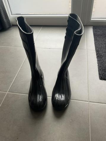 Regenlaarzen maat 44 met stalentip beschikbaar voor biedingen