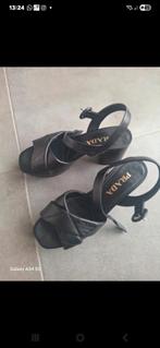 Chaussures Prada, Enlèvement, Chaussures