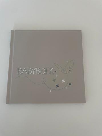 Babyboek “You are my happy” beschikbaar voor biedingen
