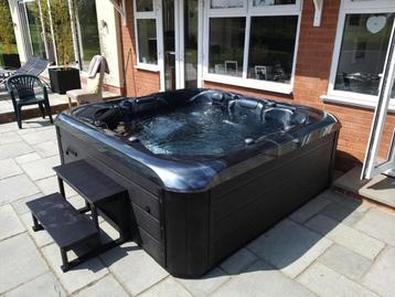 Jacuzzi 5 tot 6 personen Goede hydromassage+sfeerverlichting