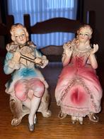 Handbeschilderd porseleinen duo in rococo stijl  (FOREIGN), Enlèvement