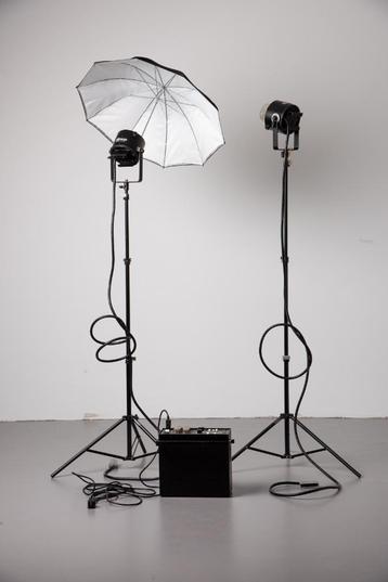 Bowens Quadmatic 1,5K generator + 2 toortsen en paraplu set beschikbaar voor biedingen