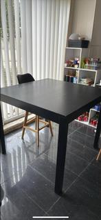 Hoge zwarte tafel, Huis en Inrichting, Tafels | Eettafels, Ophalen, Zo goed als nieuw, Vier personen, Vierkant