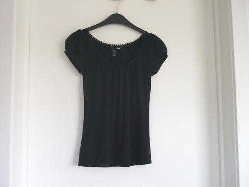 Zwart T-shirt top met bolletjes kraag van H&M Maat XS, Vêtements | Femmes, T-shirts, Taille 34 (XS) ou plus petite, Noir, Enlèvement ou Envoi