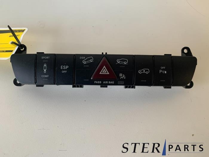 Paniekverlichtings Schakelaar van een Mercedes ML-Klasse, Ophalen of Verzenden, 3 maanden garantie, Gebruikt, Mercedes-Benz