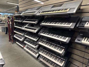 veel Keyboards   Korg Yamaha Roland Technics Casio  beschikbaar voor biedingen