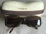 Vogue retro zonnebril dames met opbergbox, Groen, Overige merken, Gebruikt, Ophalen of Verzenden