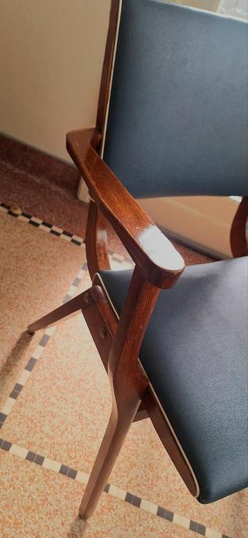 Mooi paar stoelen/fauteuils met vintage armleuningen beschikbaar voor biedingen