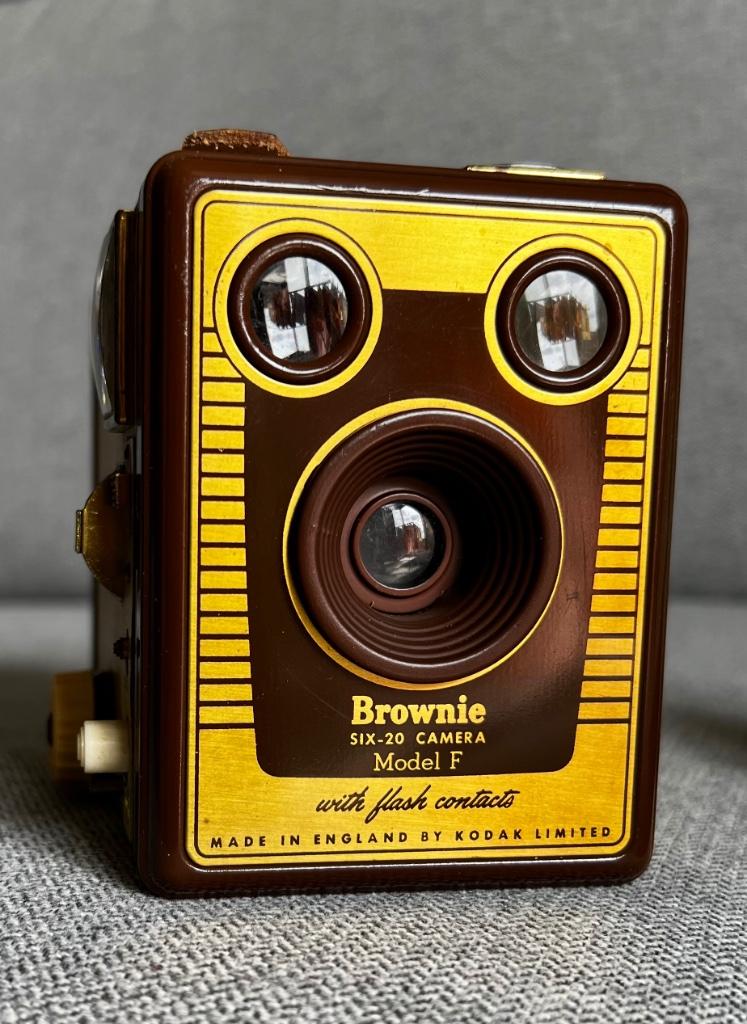 Appareil photo Kodak Brownie 127 avec étui - France