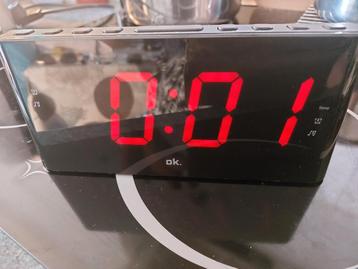 Mooie klokradio OK goede ontvangst FM met verschillende func beschikbaar voor biedingen