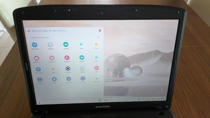 Chrombook (eMachines met FydeOS), Computers en Software, Chromebooks, Refurbished, 15 inch, 4 GB of minder, 128 GB, Qwerty, Ophalen