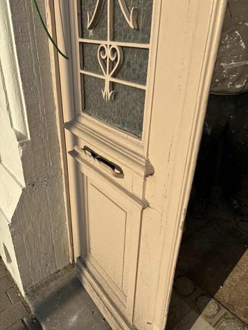 Poncage et peinture de porte d'entrée beschikbaar voor biedingen