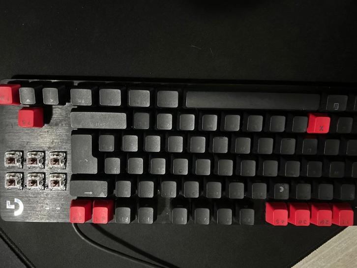Gaming keyboard en muis, Computers en Software, Toetsenborden, Zo goed als nieuw, Qwerty, Bedraad, Toetsenbord en muis-set, Ophalen
