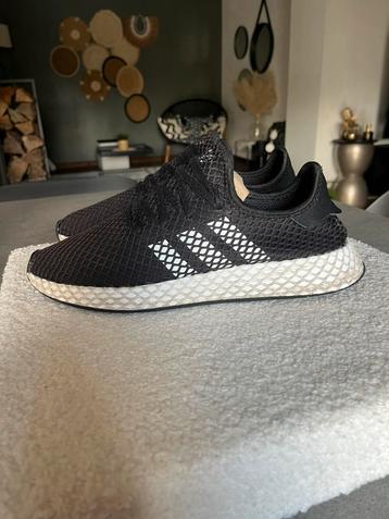 Adidas Deerupt sneakers beschikbaar voor biedingen