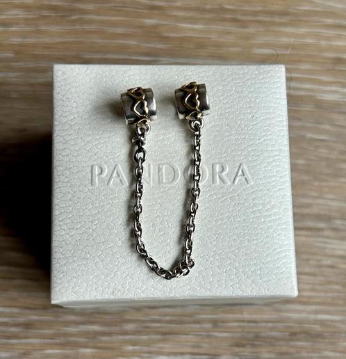 Pandora Two Toned Chain of Hearts Veiligheidsketting, Handtassen en Accessoires, Bedels, Zo goed als nieuw, Pandora, Goud, 1 bedel