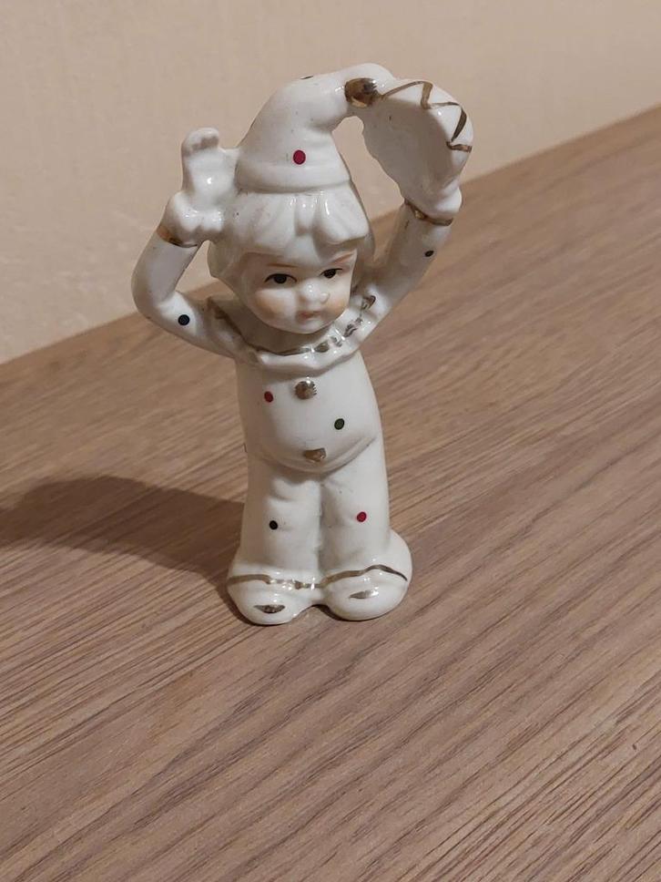 beeldje : kinderclown met tamboerijn, Verzamelen, Beelden en Beeldjes, Zo goed als nieuw, Mens, Verzenden