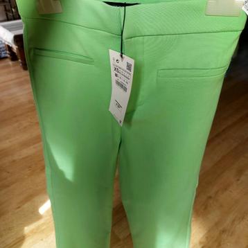 Pantalon zara xs  beschikbaar voor biedingen