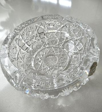 ASBAK KRISTAL UIT VOORMALIG TSJECHO-SLOVAKIJE beschikbaar voor biedingen