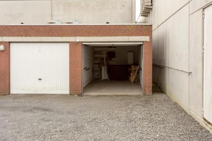 mooie garage met elektrische kantelpoort te koop in Aalter, Auto diversen, Autostaanplaatsen en Garages