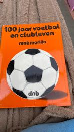 Boek 100 jaar voetbal en clubleven, Livres, Livres de sport, Comme neuf, Enlèvement ou Envoi