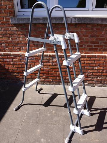 Ladder  beschikbaar voor biedingen