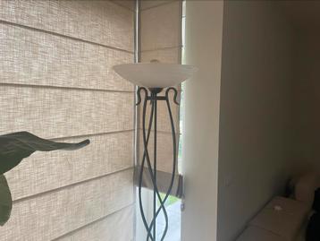 Staande lamp beschikbaar voor biedingen