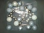 Set van 42 mooie wit - zilveren kerstballen, Ophalen, Zo goed als nieuw