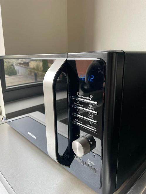 Microgolfoven Grill Samsung MG28F303TAK/EN, Elektronische apparatuur, Microgolfovens, Gebruikt, Vrijstaand, Microgolfoven, 45 tot 60 cm
