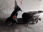 Merk kymco 125cc donker blauw, Fietsen en Brommers, Ophalen, Zo goed als nieuw