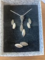 Prachtige zilveren setje met oorbellen, hanger en ring, Avec pierre précieuse, Argent, Puces ou Clous, Rouge