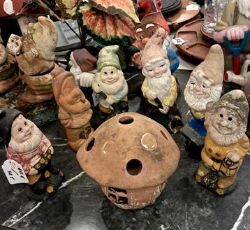  6 vintage tuinkabouters met paddenstoelhuisje beschikbaar voor biedingen