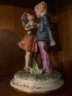 Beeldje verliefd koppeltje capodimonte., Verzamelen, Ophalen of Verzenden, Zo goed als nieuw, Mens