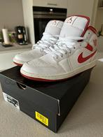 Nike AIR JORDAN 1 MID SE maat 44.5, Kleding | Heren, Schoenen, Wit, Ophalen of Verzenden, Zo goed als nieuw, Sneakers
