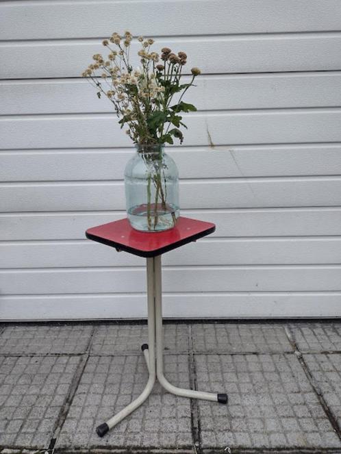 Vintage tafeltje in formica - retro plantentafel - krukje, Huis en Inrichting, Tafels | Sidetables, Gebruikt, 25 tot 50 cm, Minder dan 50 cm