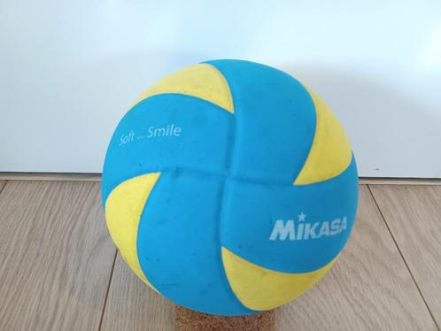Mikasa soft volleybal voor kids in zeer goede staat, Sports & Fitness, Volleyball, Utilisé, Ballon, Enlèvement