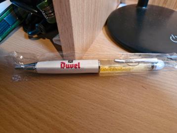 Witte en gele pen Duvel  beschikbaar voor biedingen