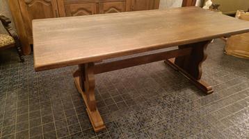 massieve eetkamer tafel beschikbaar voor biedingen