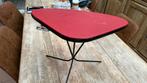 Oud retro tafeltje in een driehoekige vorm, Huis en Inrichting, Ophalen, Zo goed als nieuw