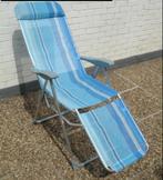 1 houten loungestoel en 1 metalen alu loungestoel, Ophalen, Gebruikt, Aluminium, Verstelbaar