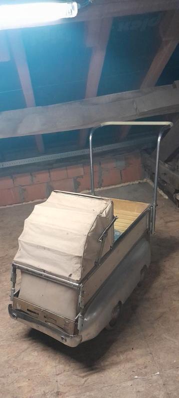 Vintage kinderwagen jaren 30. beschikbaar voor biedingen