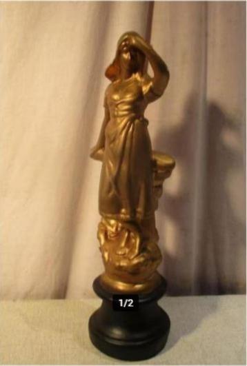 Belle statue ancienne - Femme regardant au loin - 41 cm