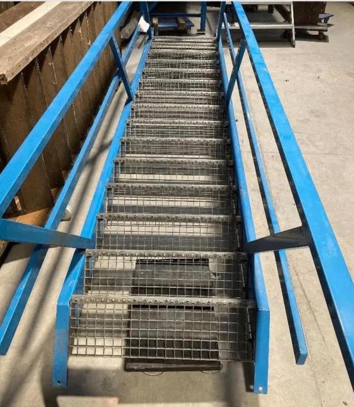 trap blauw STOW 2 leuningen, Doe-het-zelf en Bouw, Ladders en Trappen, Gebruikt, Trap, Ophalen