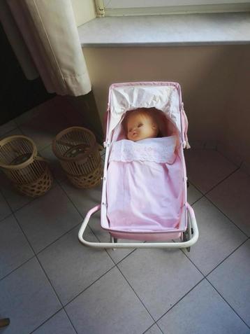 roze vintage poppenwagen jaren ’80 beschikbaar voor biedingen