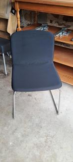 Une chaise en métal tissu noir 10€, Ophalen, Zwart, Zo goed als nieuw, Metaal