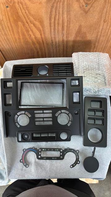 Mudstuff UK Double Din conversie Land Rover Defender 2007+ beschikbaar voor biedingen