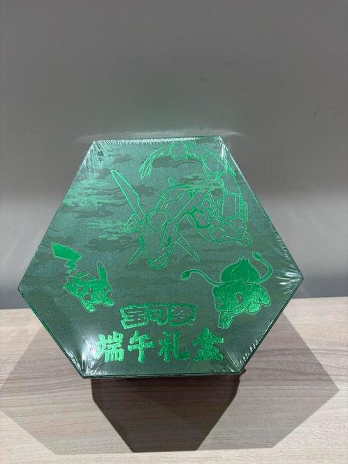 Rayquaza Dragon Boat Festiva Gift Box Simplified Chinese, Hobby en Vrije tijd, Verzamelkaartspellen | Pokémon, Ophalen of Verzenden