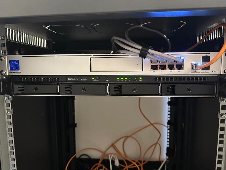 Synology RS822+ 4-bay rack mount NAS, Computers en Software, NAS, Zo goed als nieuw, Ophalen