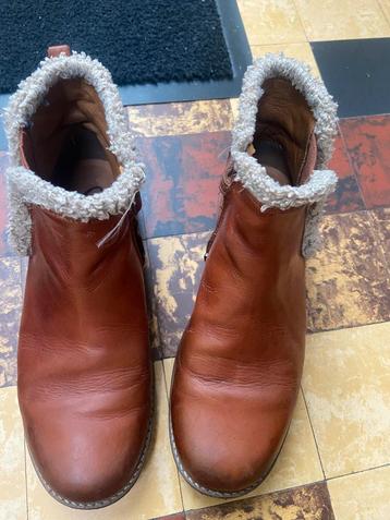 Meisjes’ schoenen beschikbaar voor biedingen