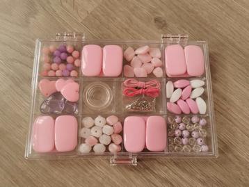 Kralenset roze beschikbaar voor biedingen