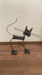 Metalen sculptuur kat H 52 cm B 46 cm